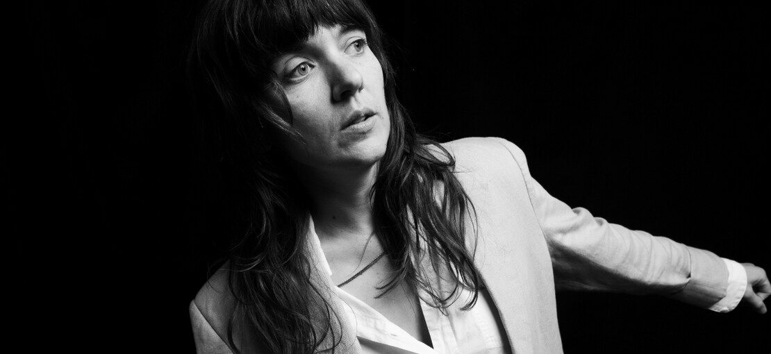 Obrázek k článku NAŽIVO: Léčivá síla času. Australanka Courtney Barnett Praze ukázala, že se zase směje