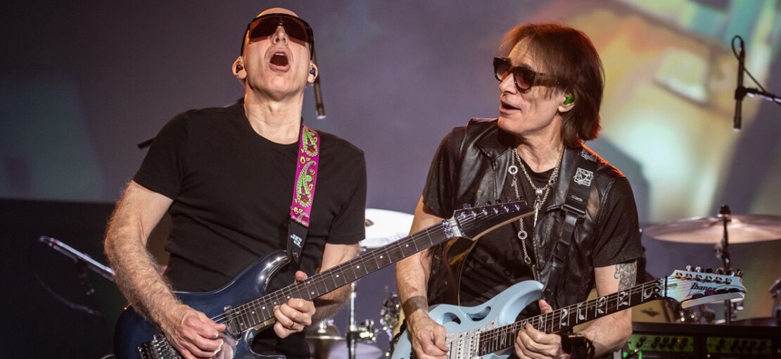 Obrázek k článku Kytarové žně. Steve Vai a Joe Satriani v Praze hrábnou do strun společně