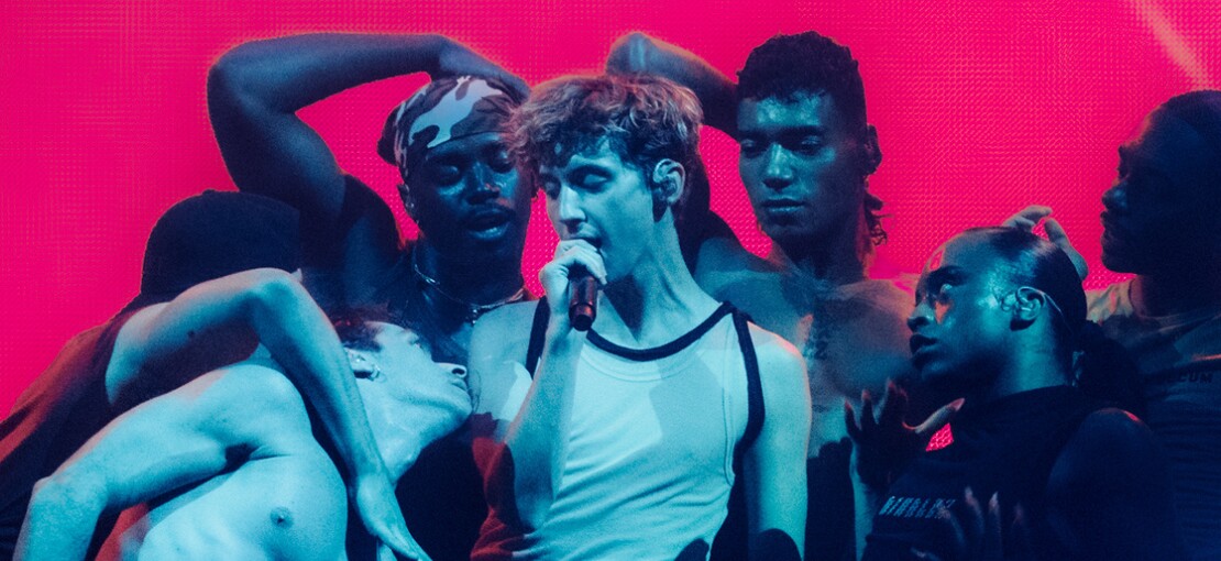 Obrázek k článku NAŽIVO: Troye Sivan předvedl nablýskané karaoke. Hlubší dojem ale nezanechal