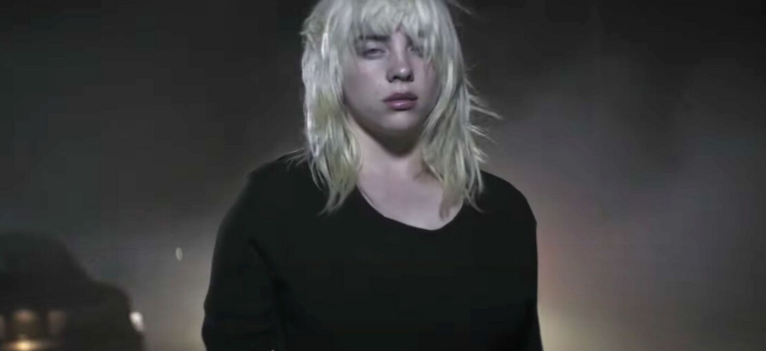 Obrázek k článku VIDEO: Billie Eilish se nedá přejet. Má totiž dohodu o mlčenlivosti