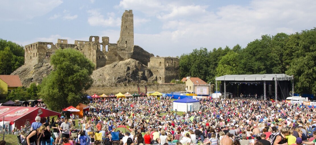 Obrázek k článku Festival Okoř oslaví své dvacáté narozeniny se Žbirkou a Klusem