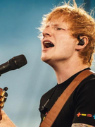 Náhledový obrázek k článku Fotbalový klub, jehož část si koupil Ed Sheeran, vstoupil do Premier League prohrou