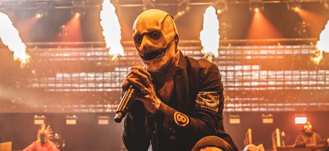 Obrázek k článku Zběsilá saň Slipknot zvolila Prahu pro světovou premiéru. Zpěv se hanebně topil