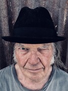 Náhledový obrázek k článku „Šíříte fake news o vakcínách.“ Neil Young chce smazat svou hudbu ze Spotify