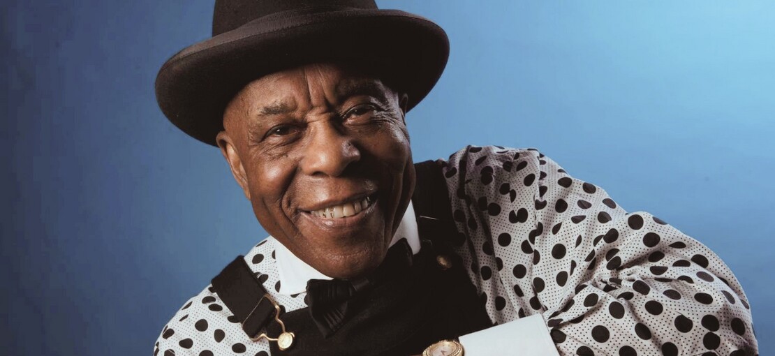 Obrázek k článku Syrový a intenzivní v každé notě. Bluesový král Buddy Guy se loučí s kariérou